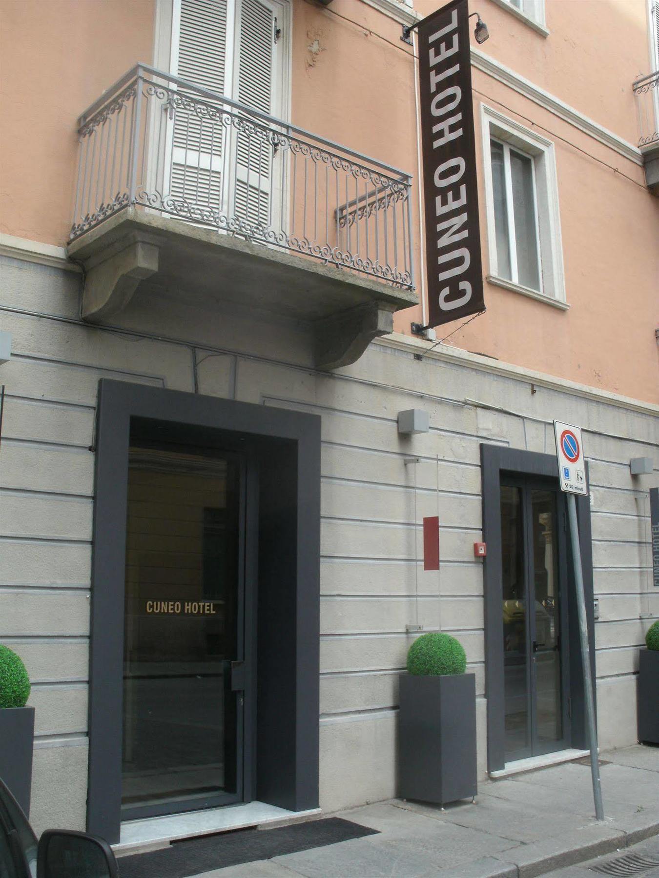 Cuneo Hotel Екстер'єр фото